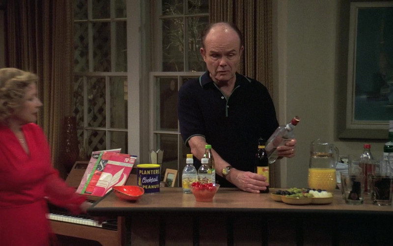 Planters Cocktail Peanuts in That '70s Show S06E16