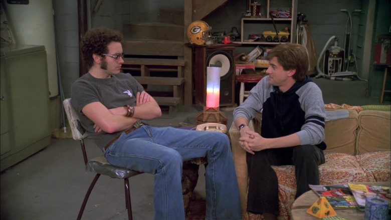 Playboy T-Shirt and Men's Flared Jeans Outfit Worn by Danny Masterson as Steven in That '70s Show S07E13 (2)