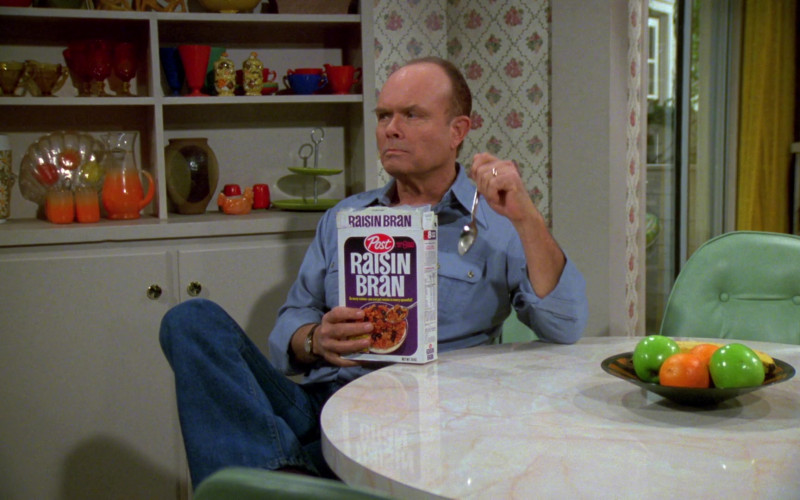 Post Raisin Bran Breakfast Cereal Enjoyed by Kurtwood Smith as Red Forman in That '70s Show S02E19 (1)