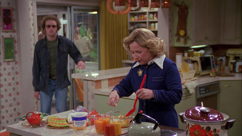 Pyrex Measuring Cup of Debra Jo Rupp as Kitty Forman in That '70s Show (1)