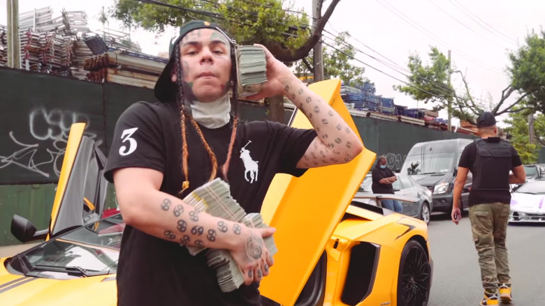 Ralph Lauren Black Polo Shirt Outfit of 6IX9INE in “PUNANI” Music Video (1)
