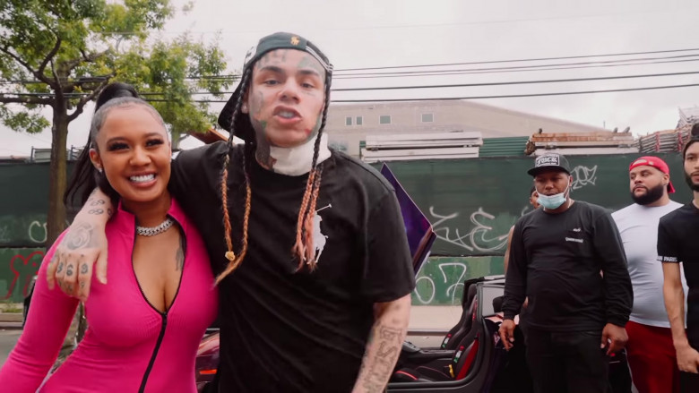 Ralph Lauren Black Polo Shirt Outfit of 6IX9INE in “PUNANI” Music Video (2)
