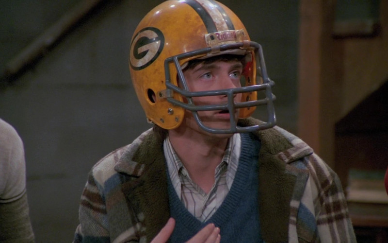 Riddell Helmet Worn by Topher Grace as Eric in That ’70s Show S05E07 (1)