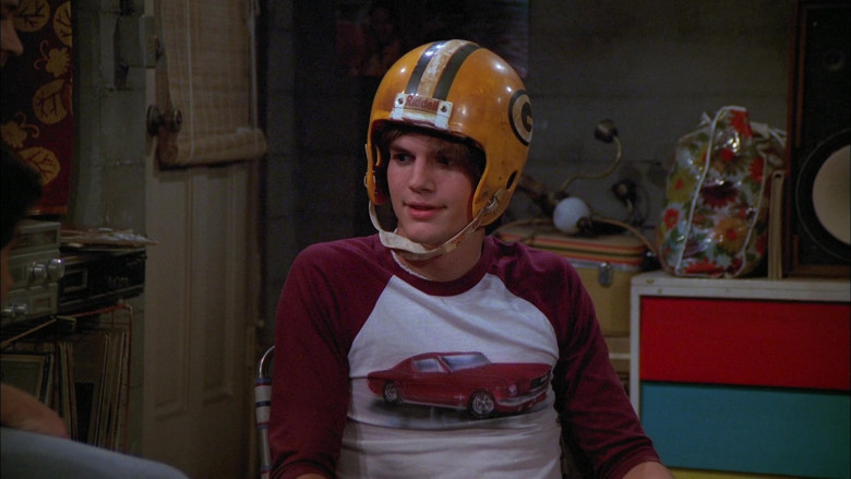 Riddell Helmet of Ashton Kutcher as Michael Kelso in That '70s Show S02E10