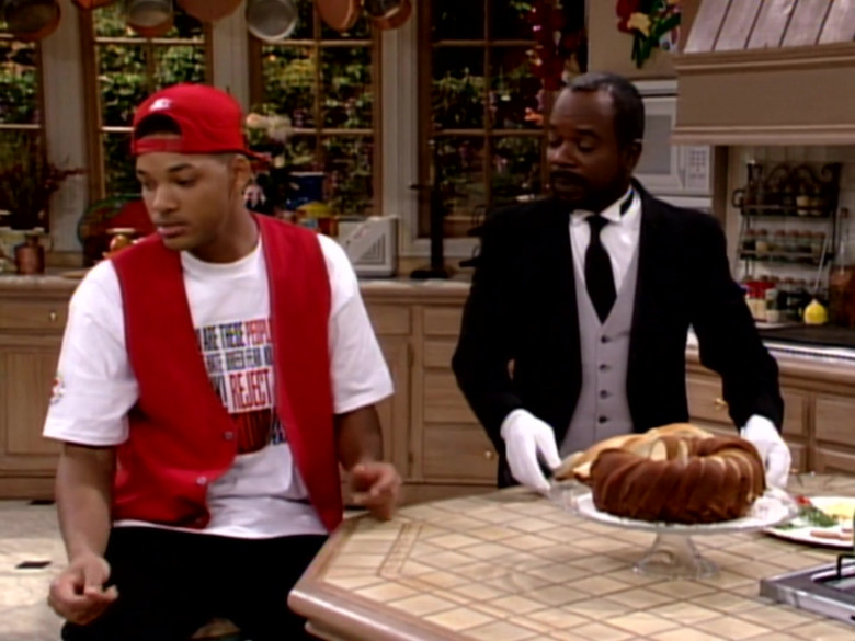 Starter Cap, Red Vest and White T-Shirt Outfit of Will Smith (2)