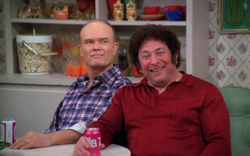 TAB Soda Drink Enjoyed by Don Stark as Bob Pinciotti in That '70s Show S05E19