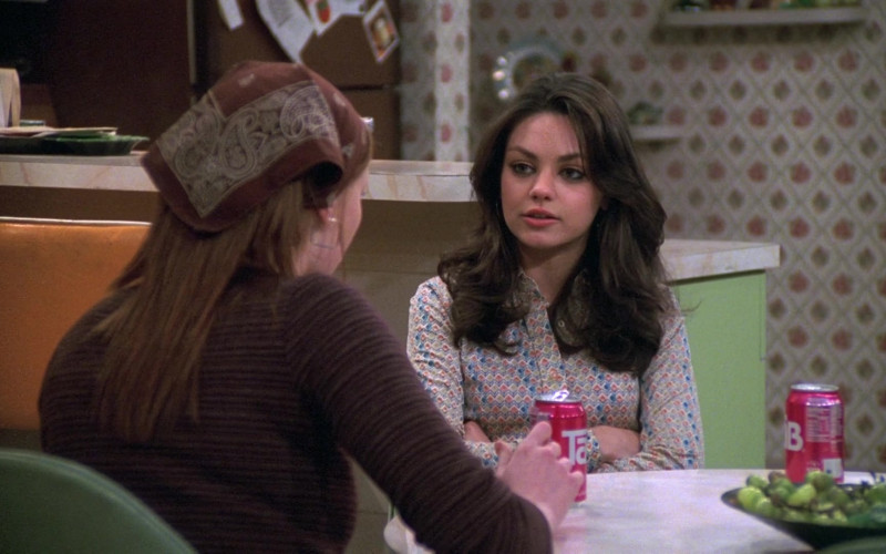 TAB Soda Drink Enjoyed by Mila Kunis as Jackie Burkhart in That '70s Show S06E15
