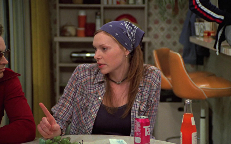 TAB Soda Drink of Laura Prepon as Donna in That '70s Show S05E21