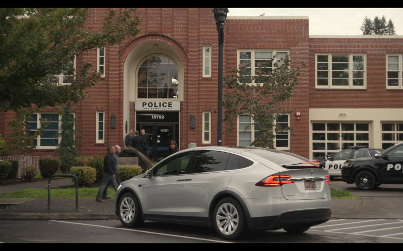 Tesla Model X Car in Trinkets S02E01 Netflix TV Show