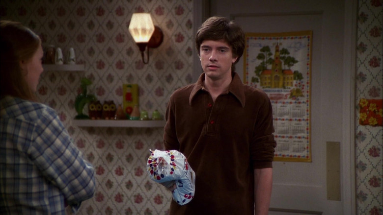 Wonder Bread Held by Topher Grace as Eric Forman in That ’70s Show S04E07