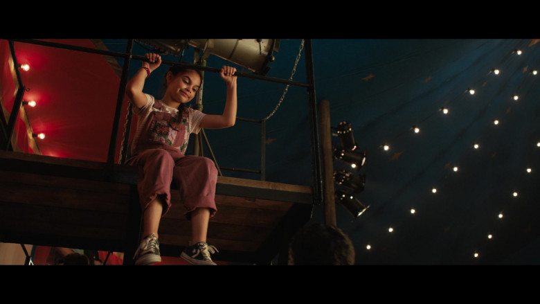 Young Actress Brooklynn Prince Wears Converse Shoes in The One and Only Ivan Movie (1)