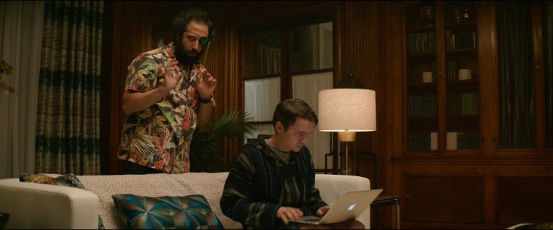 Apple MacBook Air Laptop of Dan Byrd as Ian Ackerman in Utopia S01E04 (2)