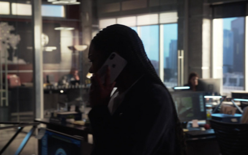 Apple iPhone Smartphone Used by Gabrielle Union as Sydney Burnett in L.A.'s Finest S02E10