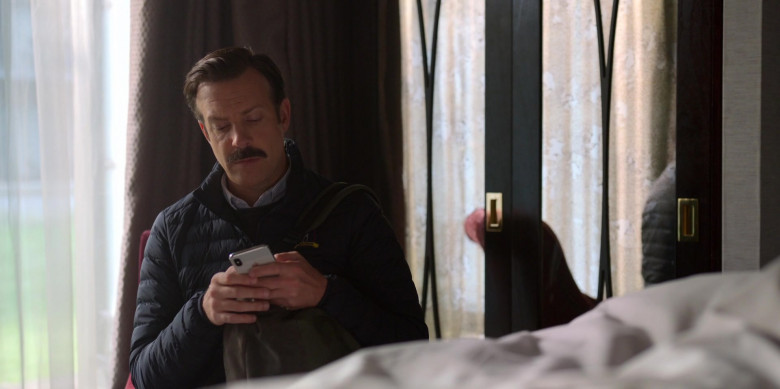 Apple iPhone Smartphone Used by Jason Sudeikis in Ted Lasso S01E08