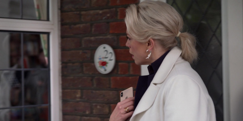 Apple iPhone Smartphone of Hannah Waddingham in Ted Lasso S01E09 All Apologies (2020)