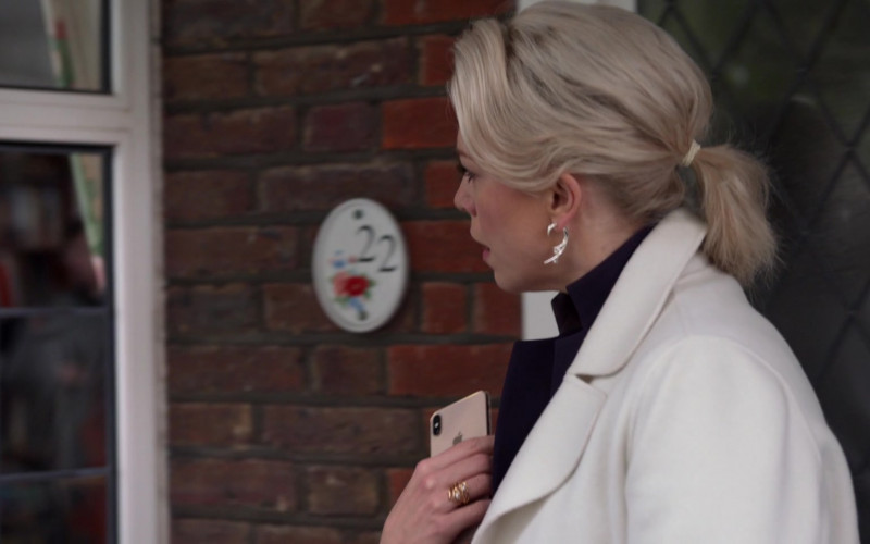 Apple iPhone Smartphone of Hannah Waddingham in Ted Lasso S01E09 All Apologies (2020)