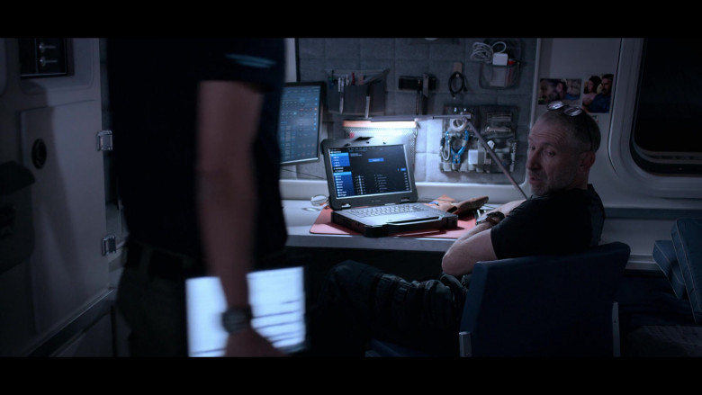Dell Laptop of Mark Ivanir as Misha in Away S01E07 (2)