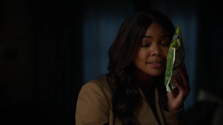 First Street Green Peas Used by Gabrielle Union as Syd in L.A.'s Finest S02E03 (1)