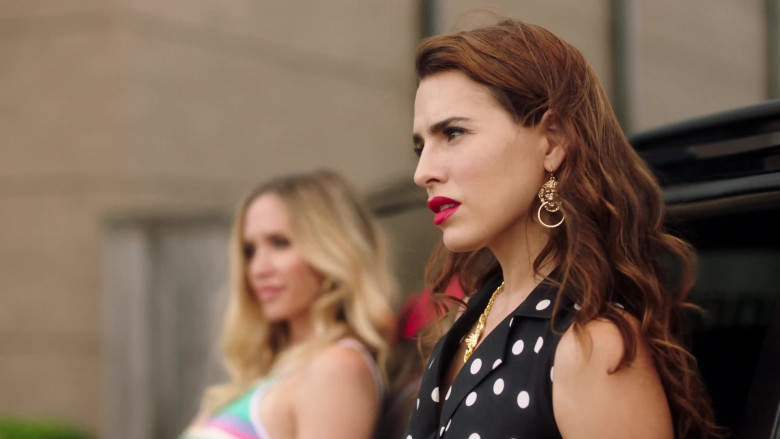 Gucci Earrings of Melia Kreiling as Ginger Sweet in Filthy Rich S01E02 TV Show