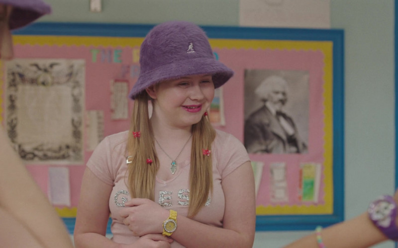 Kangol Hat and Guess T-Shirt Outfit of Ashlee Grubbs as Maura in PEN15 S02E04 (1)