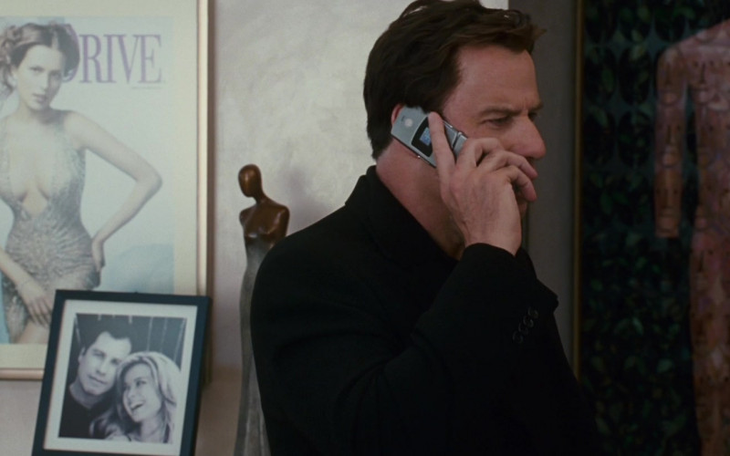 Motorola Razr Phone of John Travolta as Woody Stevens in Wild Hogs (1)