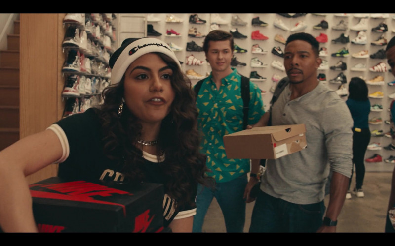 Nike Shoe Box Held by Jearnest Corchado as Nori in Sneakerheads S01E02