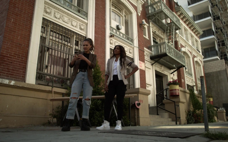 Nike Sneakers of Gabrielle Union as Sydney Burnett in L.A.'s Finest S02E03 (2)