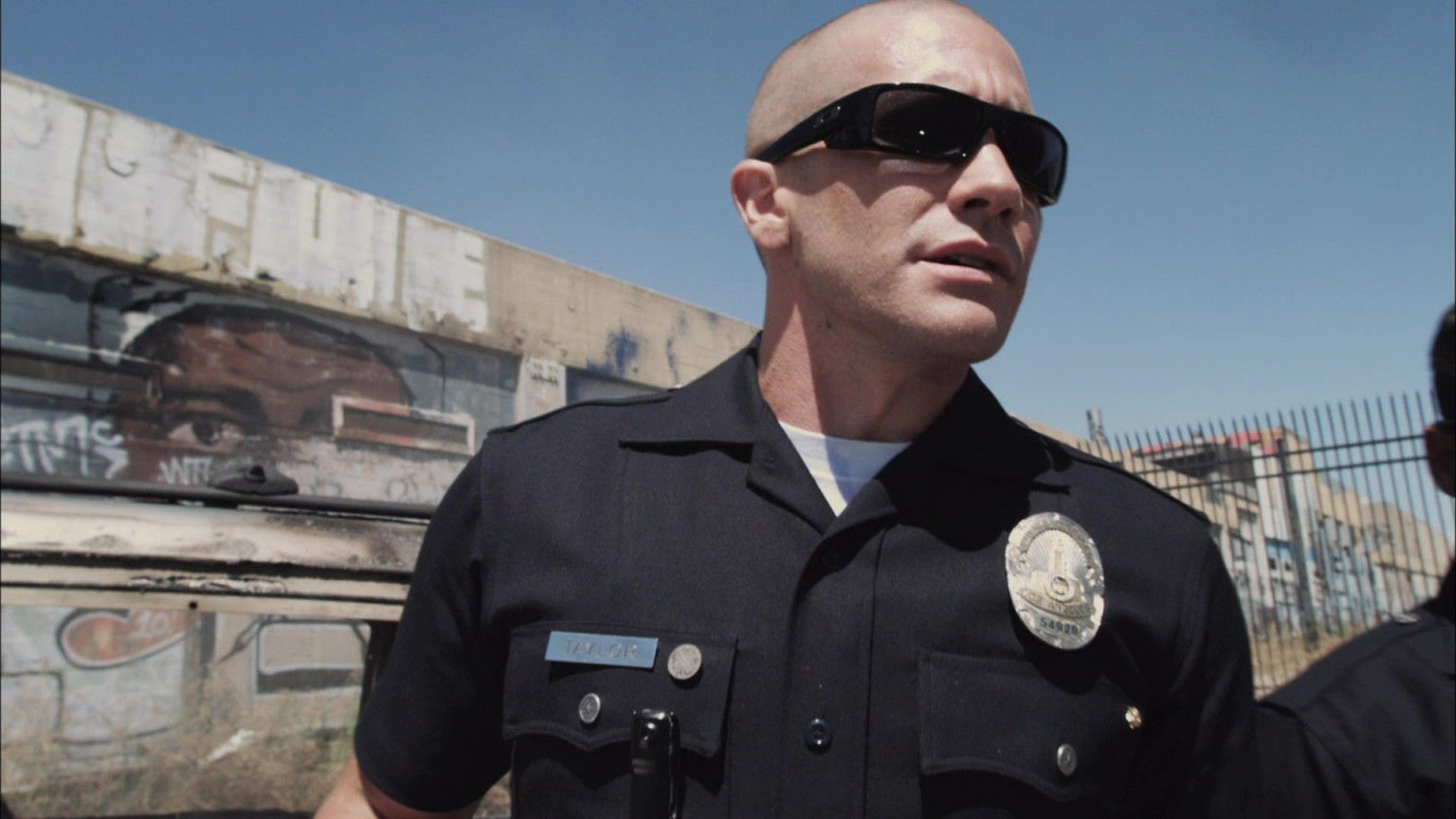 Oakley Sunglasses Of Jake Gyllenhaal As Brian Taylor In End Of Watch (2012)