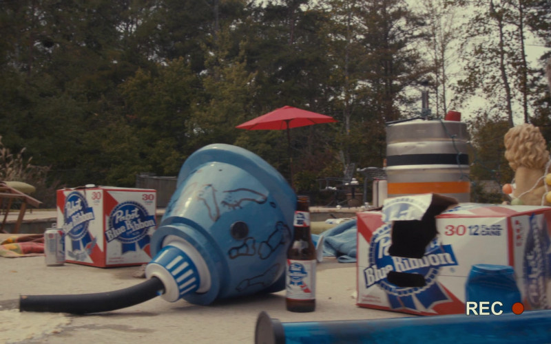 Pabst Blue Ribbon Beer in Scary Movie 5 (2)