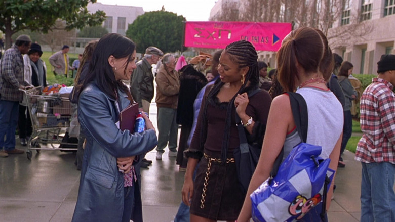 Pepsi Soda Can Held by Anna Faris as Cindy Campbell in Scary Movie 2 (1)