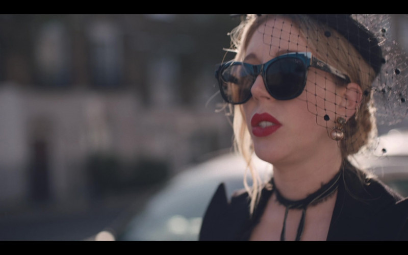 Quay Sunglasses of Katherine Ryan in The Duchess S01 TV Show by Netflix (2)
