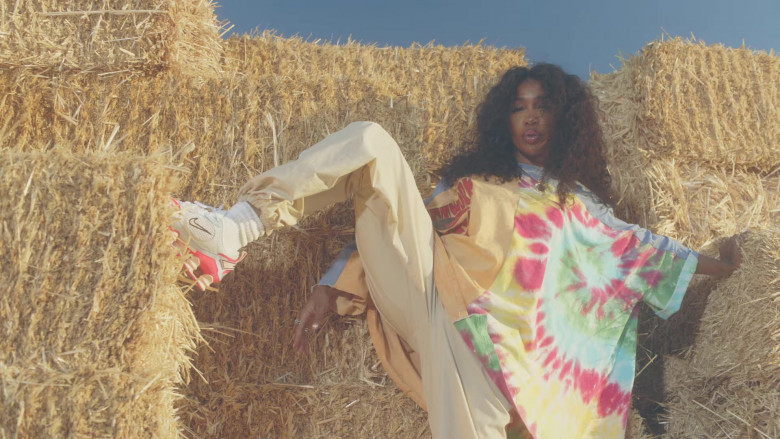 SZA Nike Shoes in “Hit Different” Music Video (3)