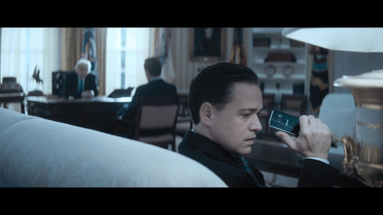 Samsung Galaxy Smartphone of T. R. Knight as Reince Priebus in The Comey Rule Night Two (2020)