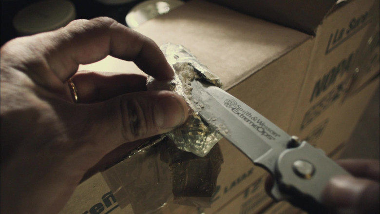 Smith&Wesson Extreme Ops Knife of Michael Peña as Miguel ‘Mike' Zavala in End of Watch