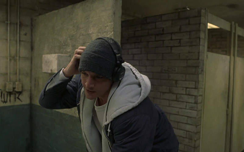 Sony Headphones of Simon Rex as George Logan in Scary Movie 3