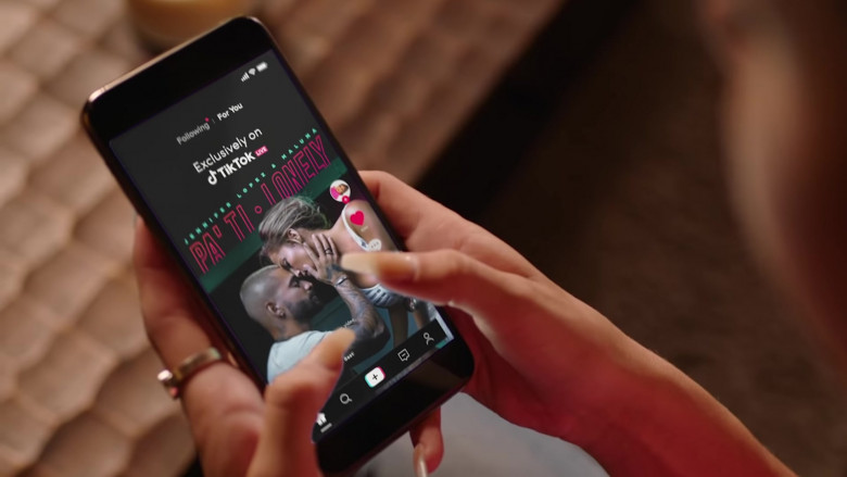 TikTok Social Network Mobile App in “Pa’ Ti + Lonely” Music Video by Jennifer Lopez & Maluma (2)