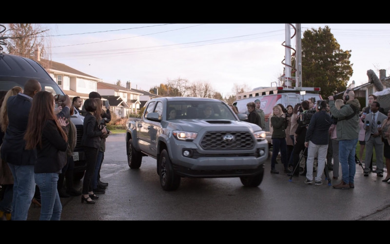 Toyota Tacoma Grey Car in Away S01E10 TV Show (1)