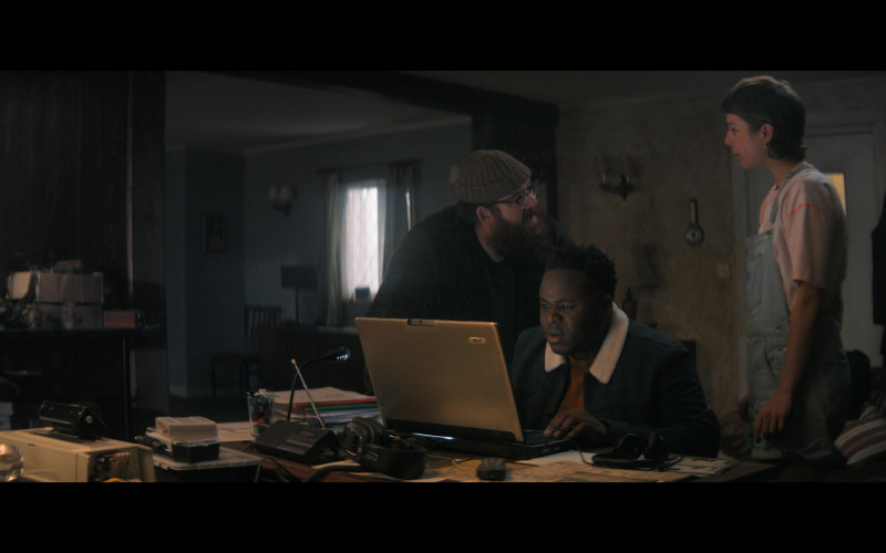 Acer Laptop Used by Samson Kayo as Elton John in Truth Seekers S01E05 "The Ghost of the Beast of Bodmin" (2020)