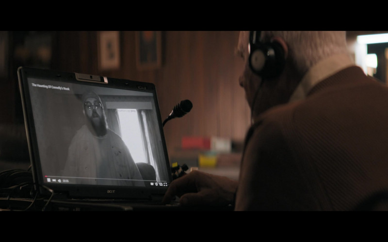 Acer Laptop of Malcolm McDowell as Richard Roberts in Truth Seekers S01E02 (1)