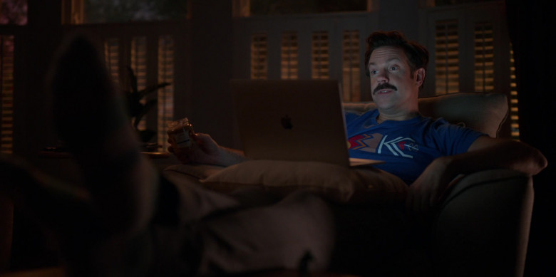 Apple MacBook Laptop Used by Jason Sudeikis in Ted Lasso S01E10