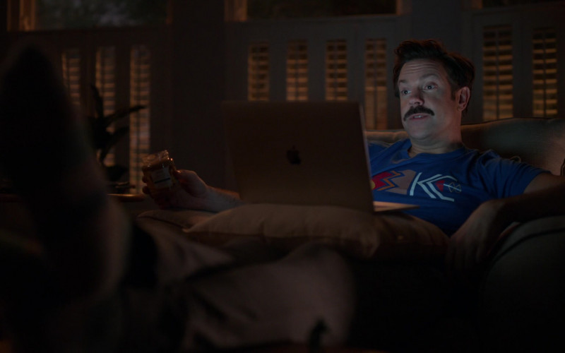 Apple MacBook Laptop Used by Jason Sudeikis in Ted Lasso S01E10