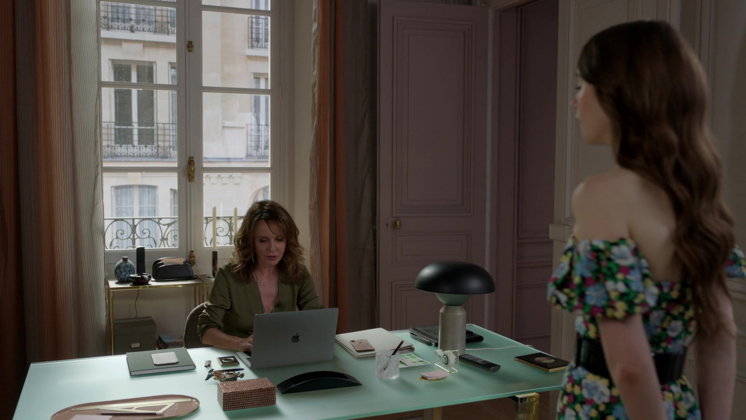Films Et Séries Tv Avec Philippine Leroy-beaulieu Apple MacBook Laptop Of Actress Philippine Leroy-Beaulieu As Sylvie In