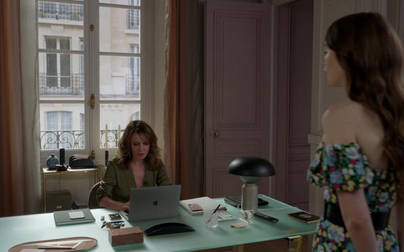 Apple MacBook Laptop of Actress Philippine Leroy-Beaulieu as Sylvie in Emily in Paris S01E03 (1)