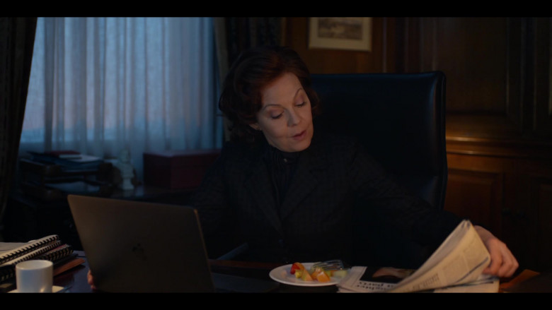Apple MacBook Laptop of Helen McCrory as Dawn Ellison in Roadkill Episode 2 (2020)