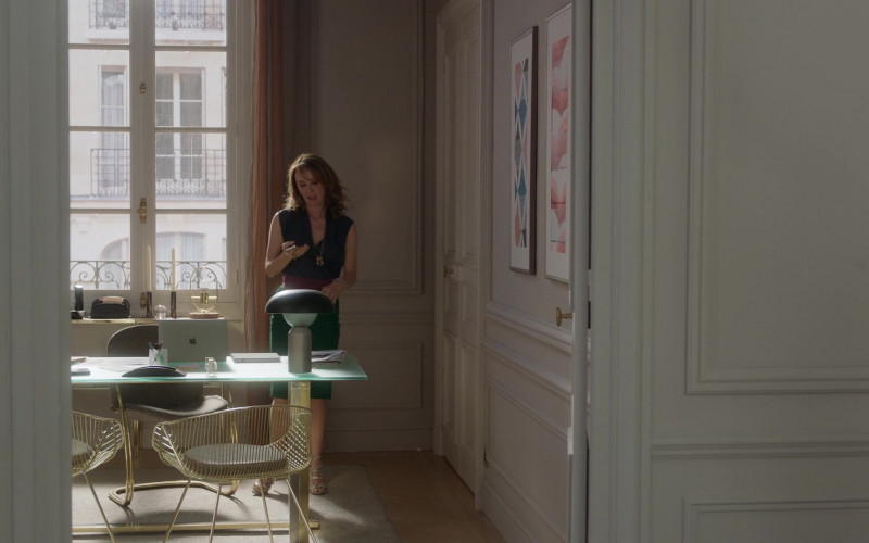 Apple MacBook Laptop of Philippine Leroy-Beaulieu as Sylvie in Emily in Paris S01E05