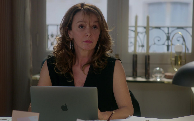 Apple MacBook Laptop of Philippine Leroy-Beaulieu as Sylvie in Emily in Paris – Season 1 Ep. 1 (2020)