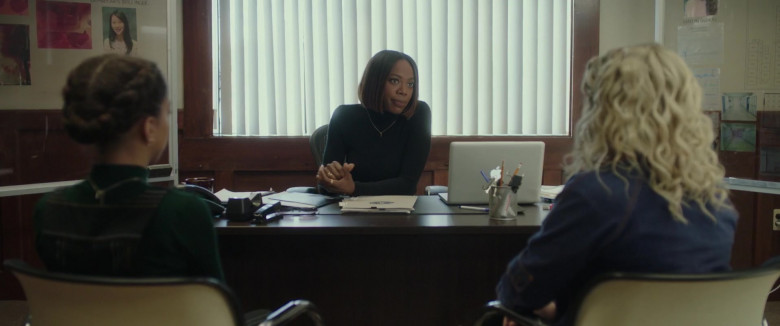 Apple MacBook Laptop of Yvonne Orji in Spontaneous Movie (1)