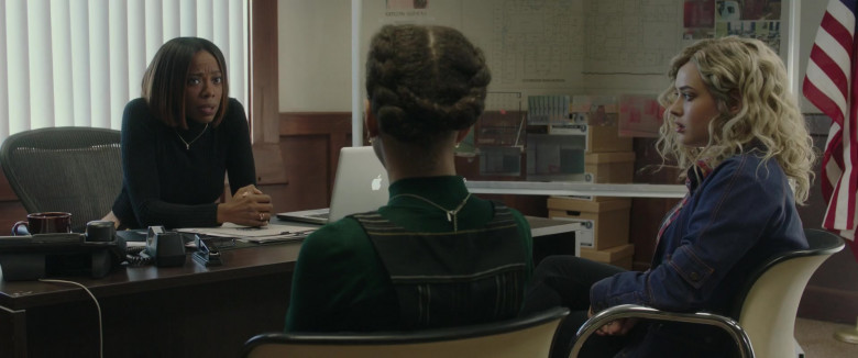 Apple MacBook Laptop of Yvonne Orji in Spontaneous Movie (3)