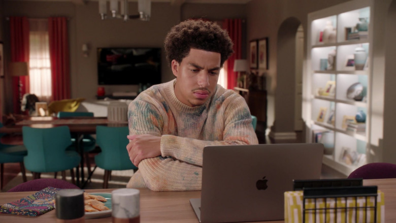 Apple MacBook Pro Laptop of Marcus Scribner as Junior in Black-ish Season 7 TV Show (5)