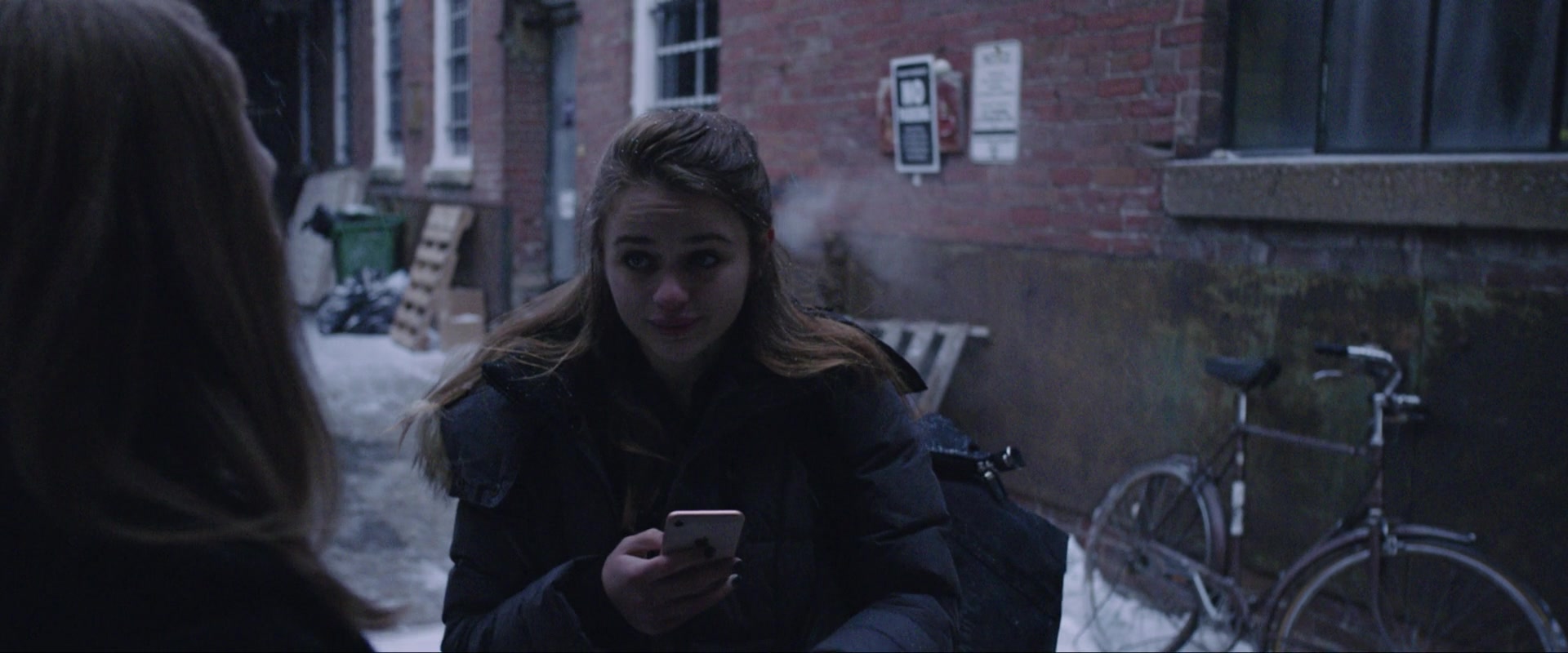 Apple IPhone Smartphone Of Joey King As Kayla In The Lie (2018)